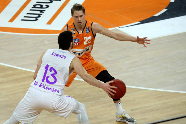 球脚法见长 球脚法见长