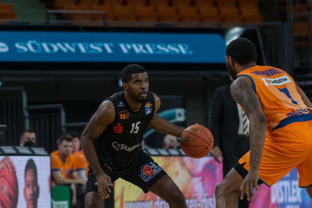 这一决策背 这一决策背