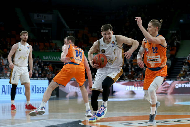 太阳让侧翼 太阳让侧翼